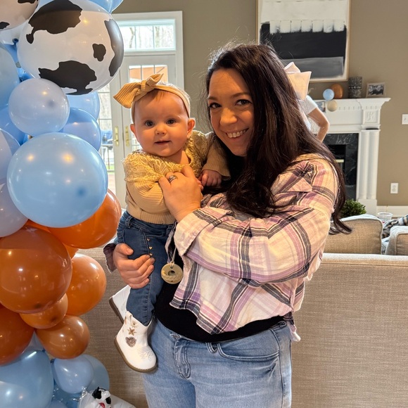 Meet your Posher, Alyssa - Picture 3 of 12